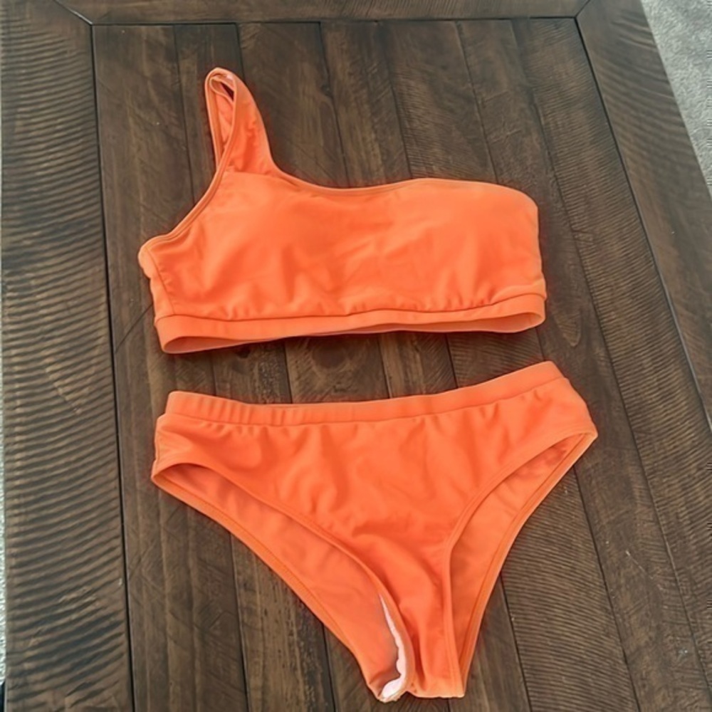Swim Suit Set - Picture 1 of 4